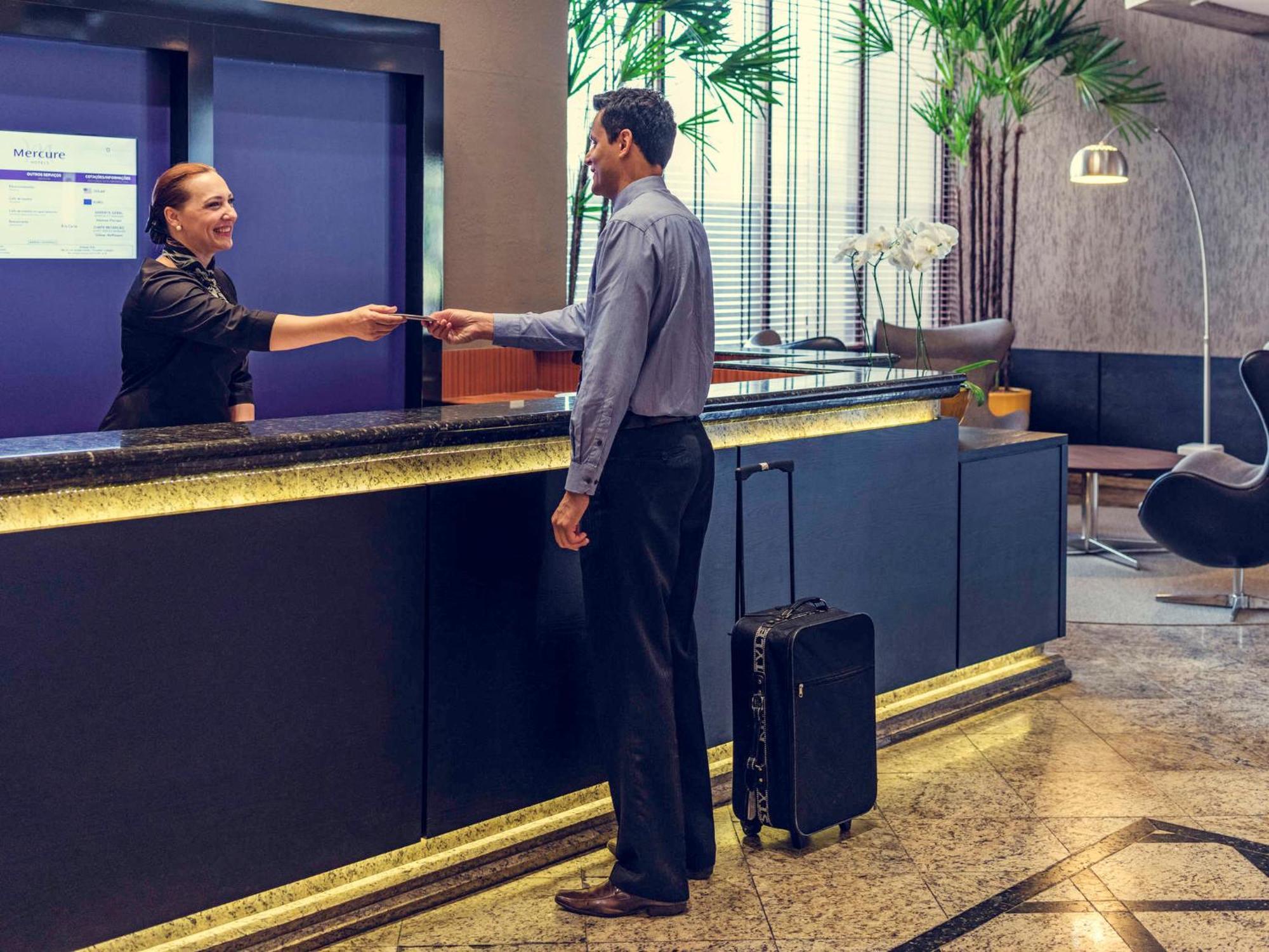 Apart Hotel Moderno Em Жоїнвіль Екстер'єр фото